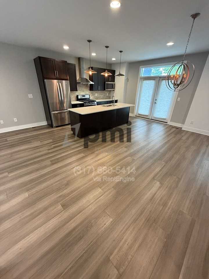 604 E 10th St - Photo 6 of 33
