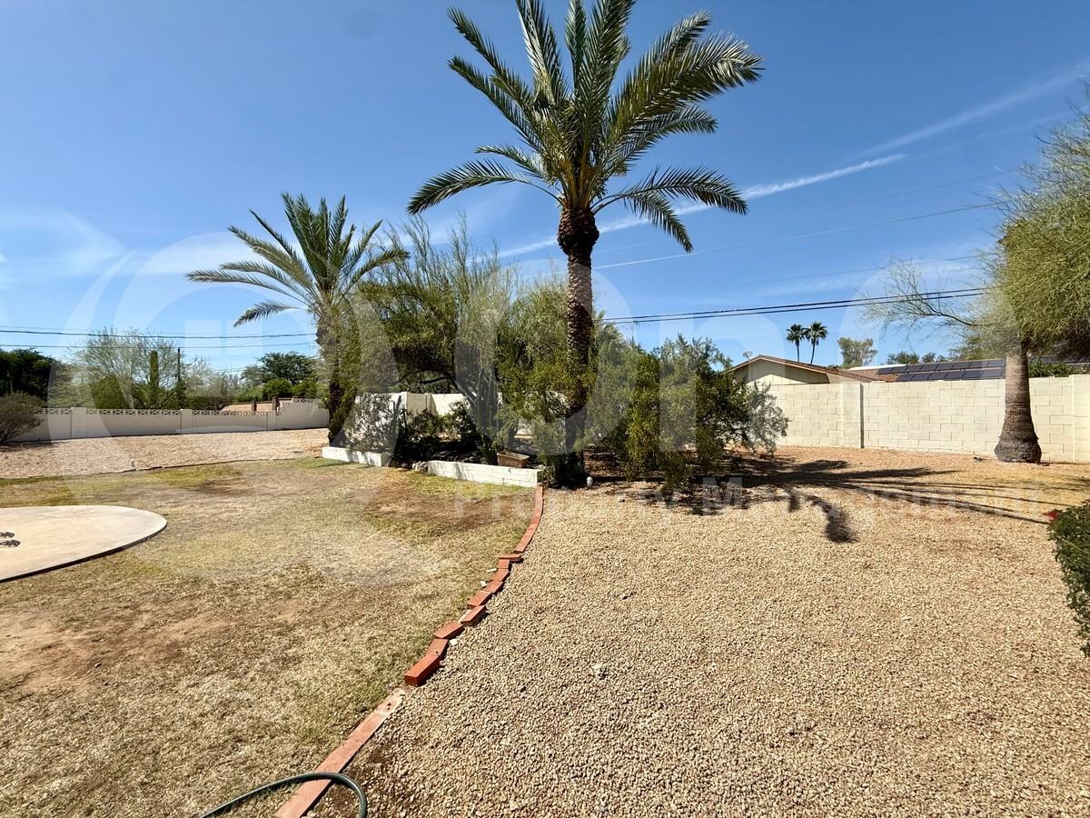 2238 E Montebello Ave - Photo 3 of 7