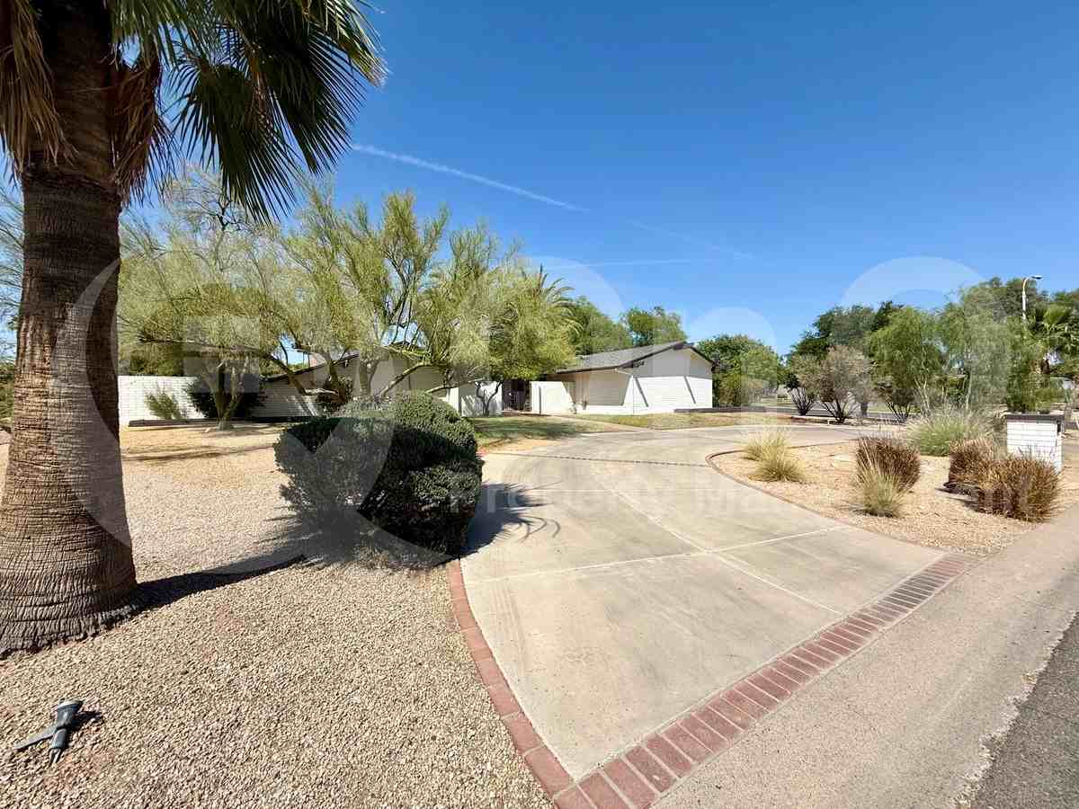 2238 E Montebello Ave - Photo 6 of 7