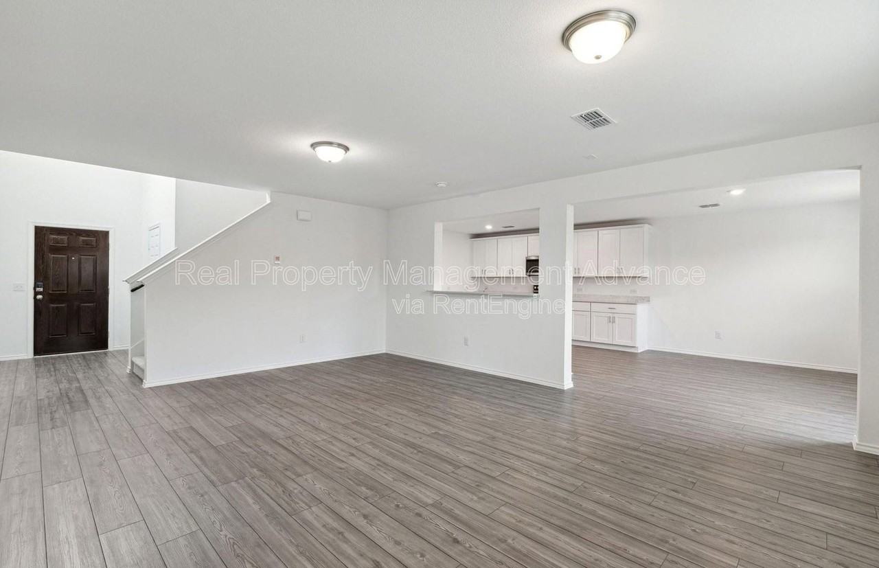 846 Breakwater Dr - Photo 5 of 17
