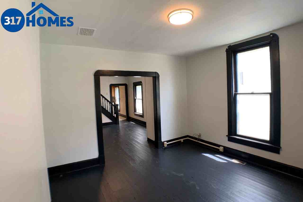 2111 S Garfield Dr - Photo 4 of 16