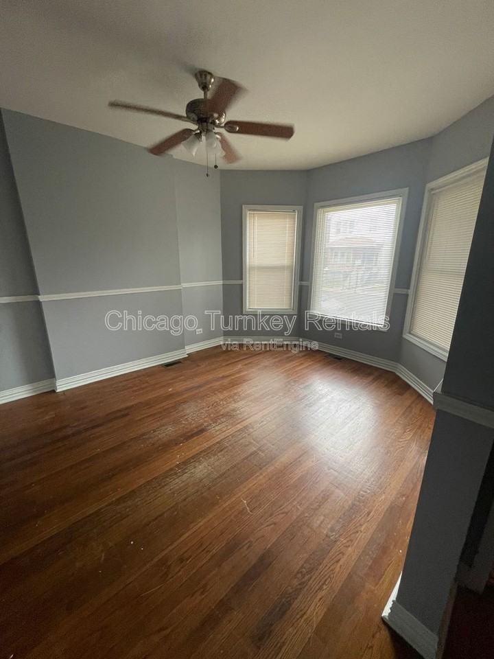 7125 S Ellis Ave #1 - Photo 4 of 18