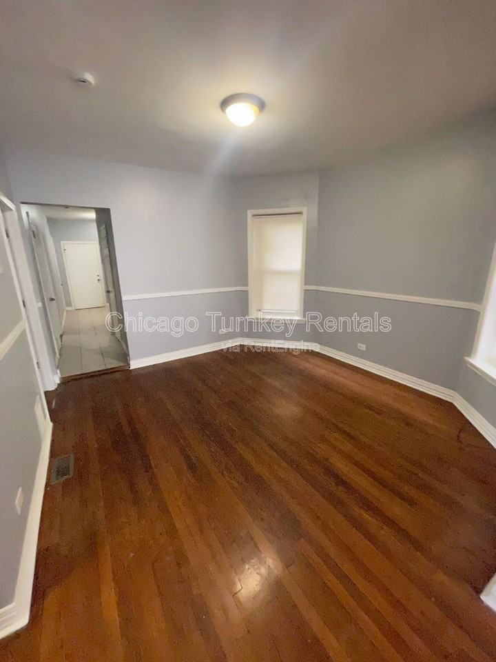 7125 S Ellis Ave #1 - Photo 6 of 18
