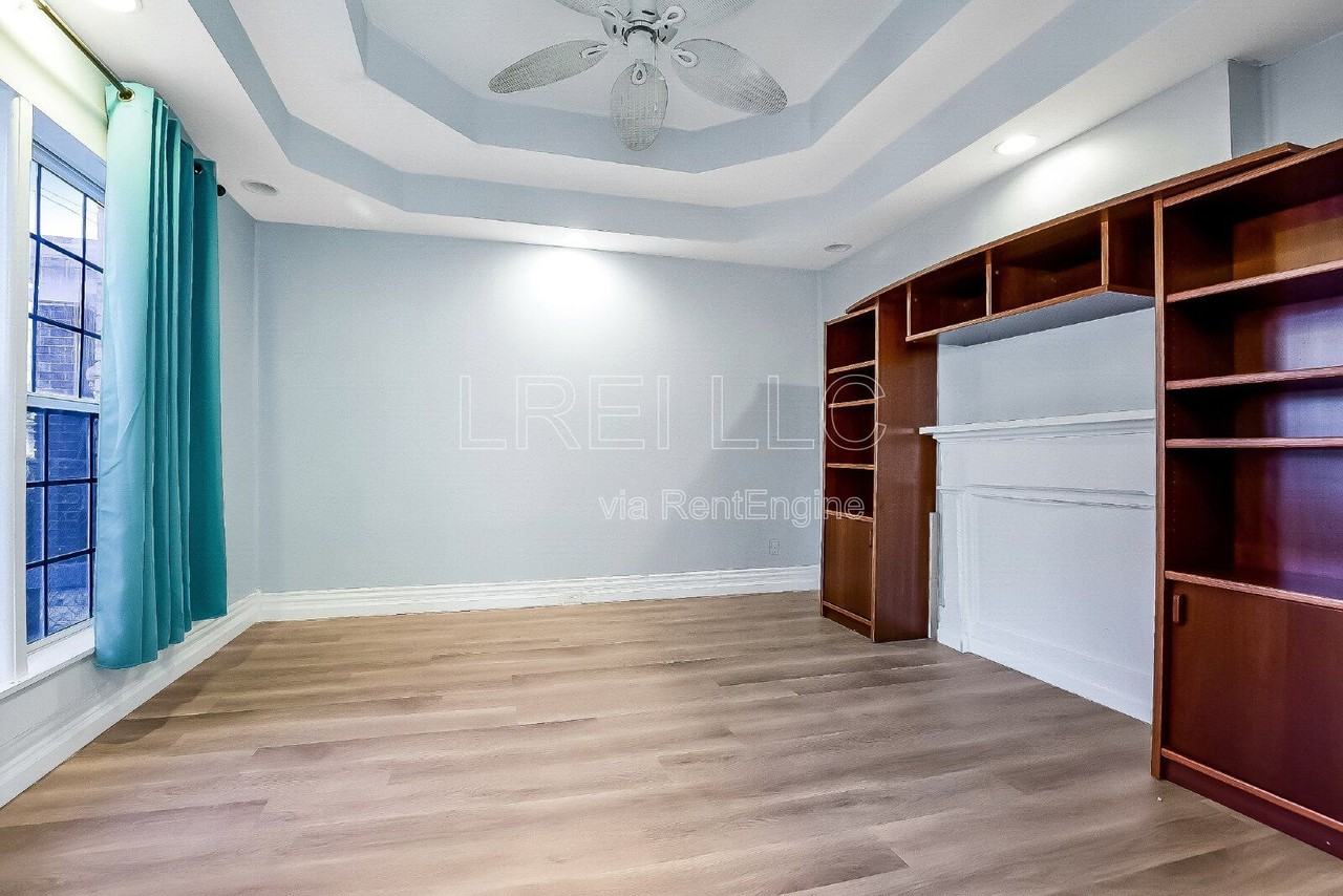 1774 Bolling Ave - Photo 2 of 17