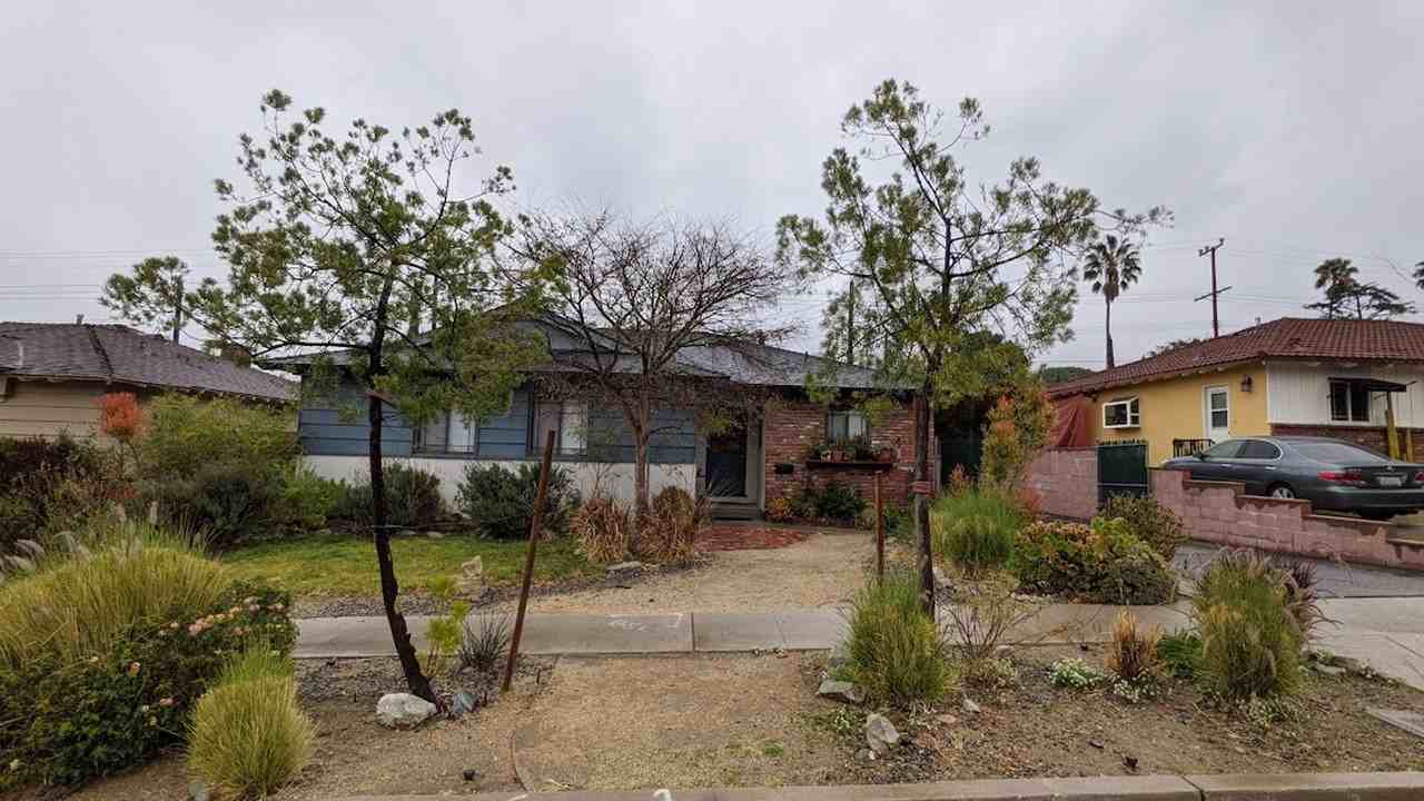 7849 Beckett St - Photo 2 of 50