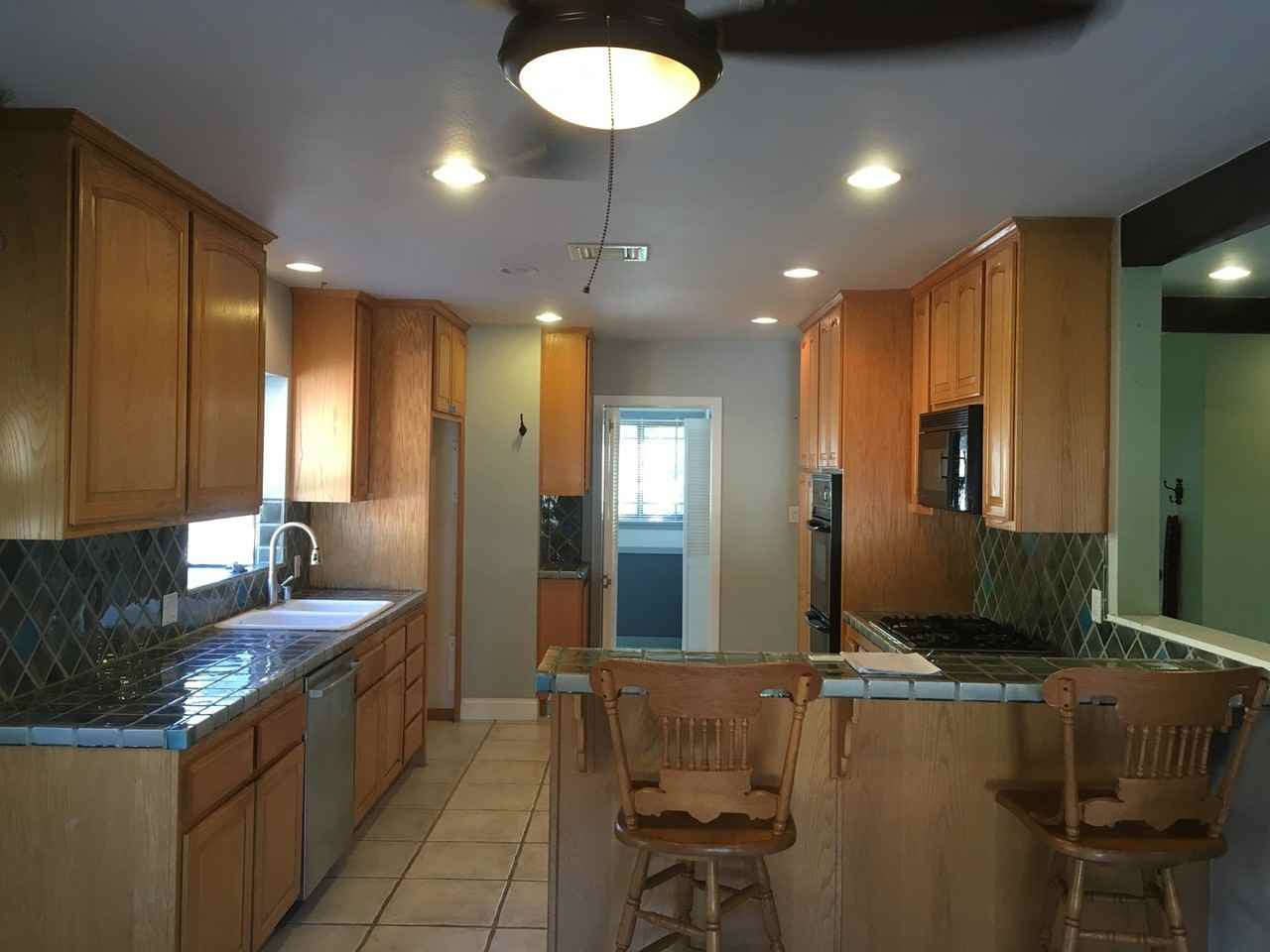 7849 Beckett St - Photo 4 of 50