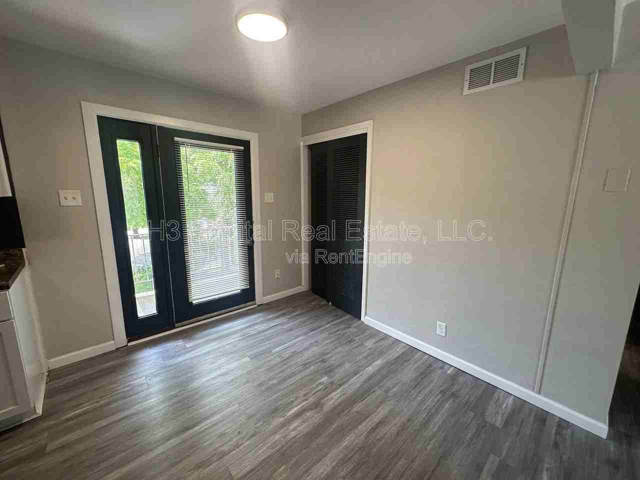 219 N 48th St #4 - Photo 3 of 7