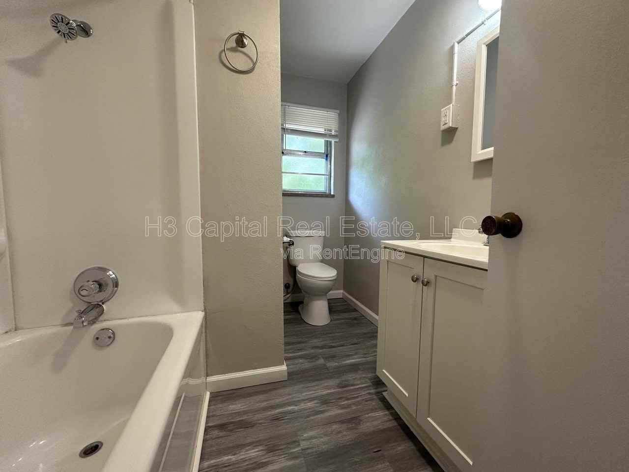 219 N 48th St #4 - Photo 5 of 7