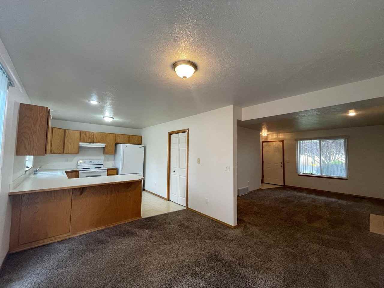 3115 E 44th Ave - Photo 4 of 14