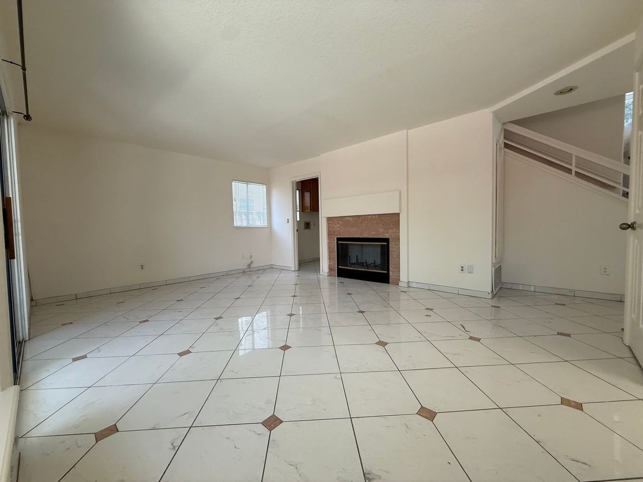 581 Hellyer Ave - Photo 3 of 20