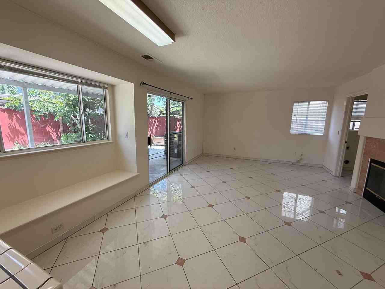 581 Hellyer Ave - Photo 4 of 20