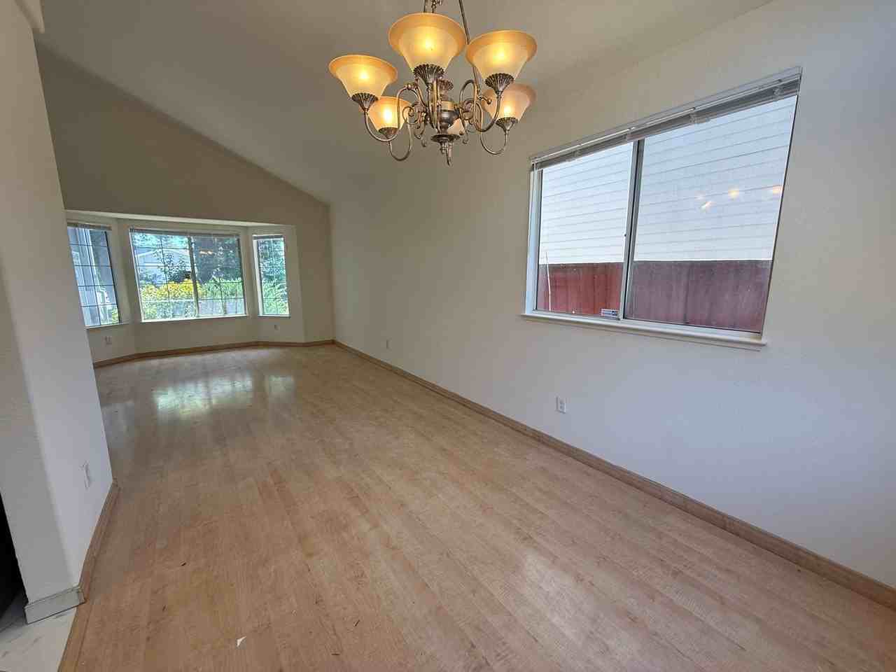581 Hellyer Ave - Photo 6 of 20