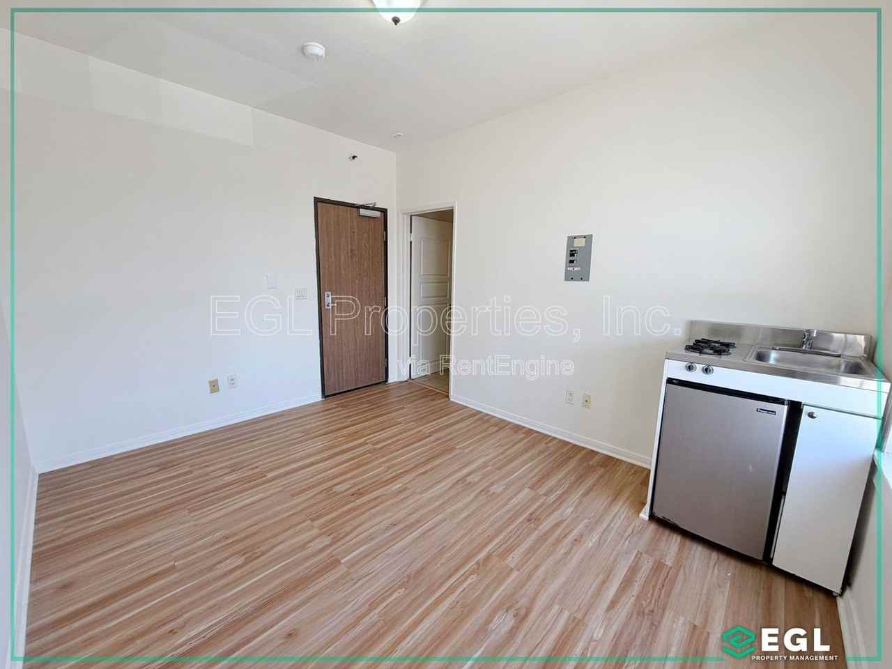 445 S Western Ave #324 - Photo 4 of 9