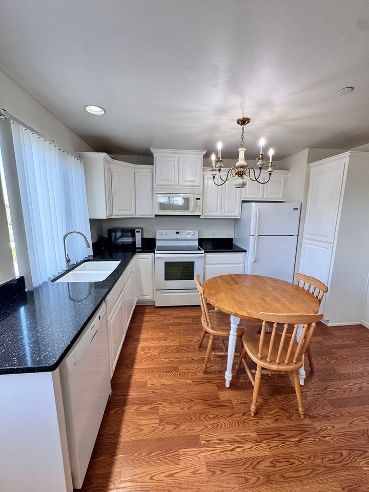 3190 Claremore Ave - Photo 3 of 11