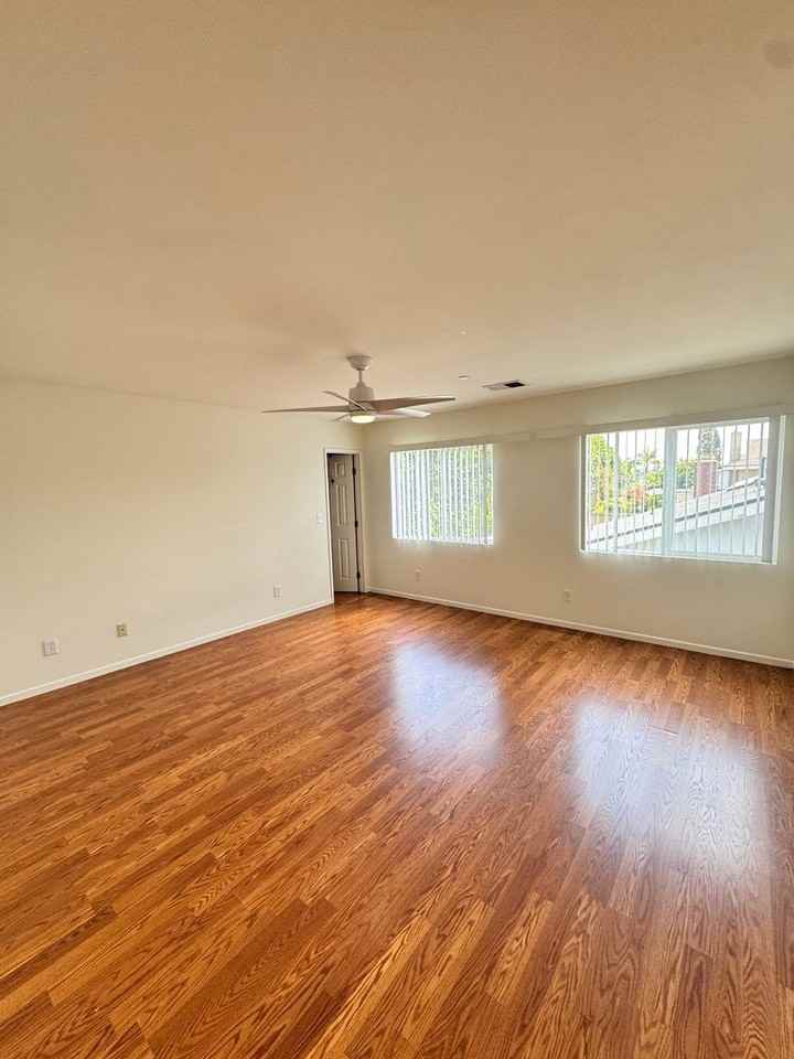 3190 Claremore Ave - Photo 4 of 11