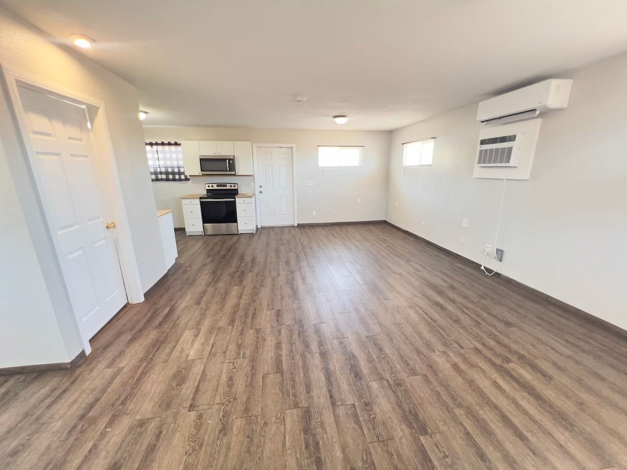 227 S Texas Ave - Photo 4 of 27