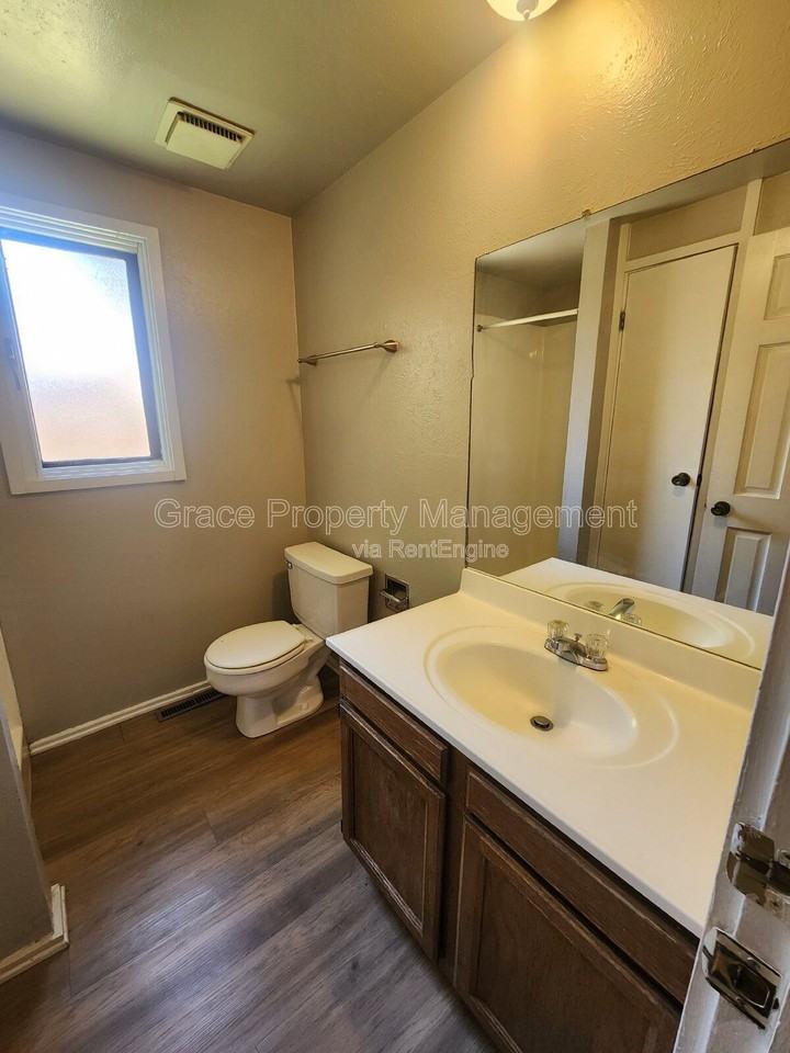 492 S Dover Ave - Photo 4 of 27
