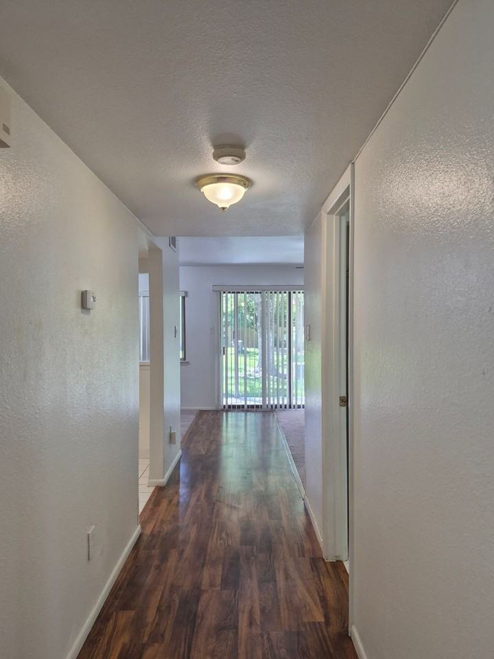 925 Country Club Dr Se - Photo 3 of 17