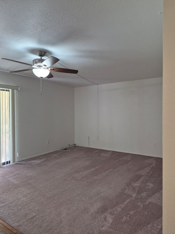 925 Country Club Dr Se - Photo 4 of 17