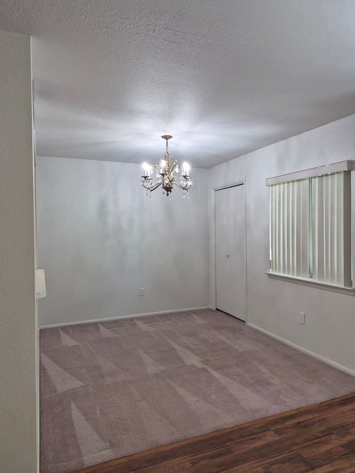 925 Country Club Dr Se - Photo 5 of 17