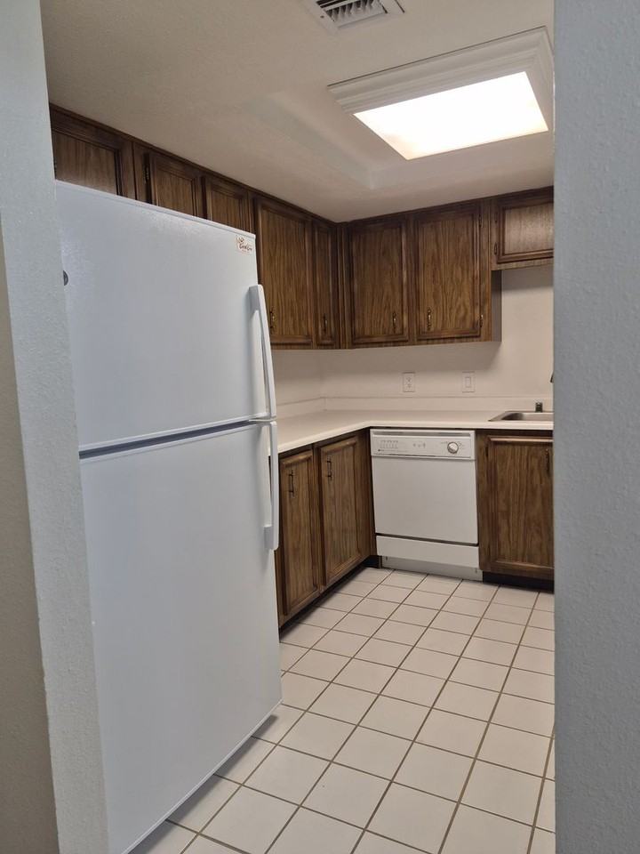 925 Country Club Dr Se - Photo 6 of 17