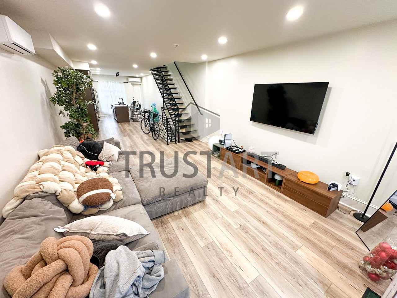 183 W Norris St - Photo 2 of 22