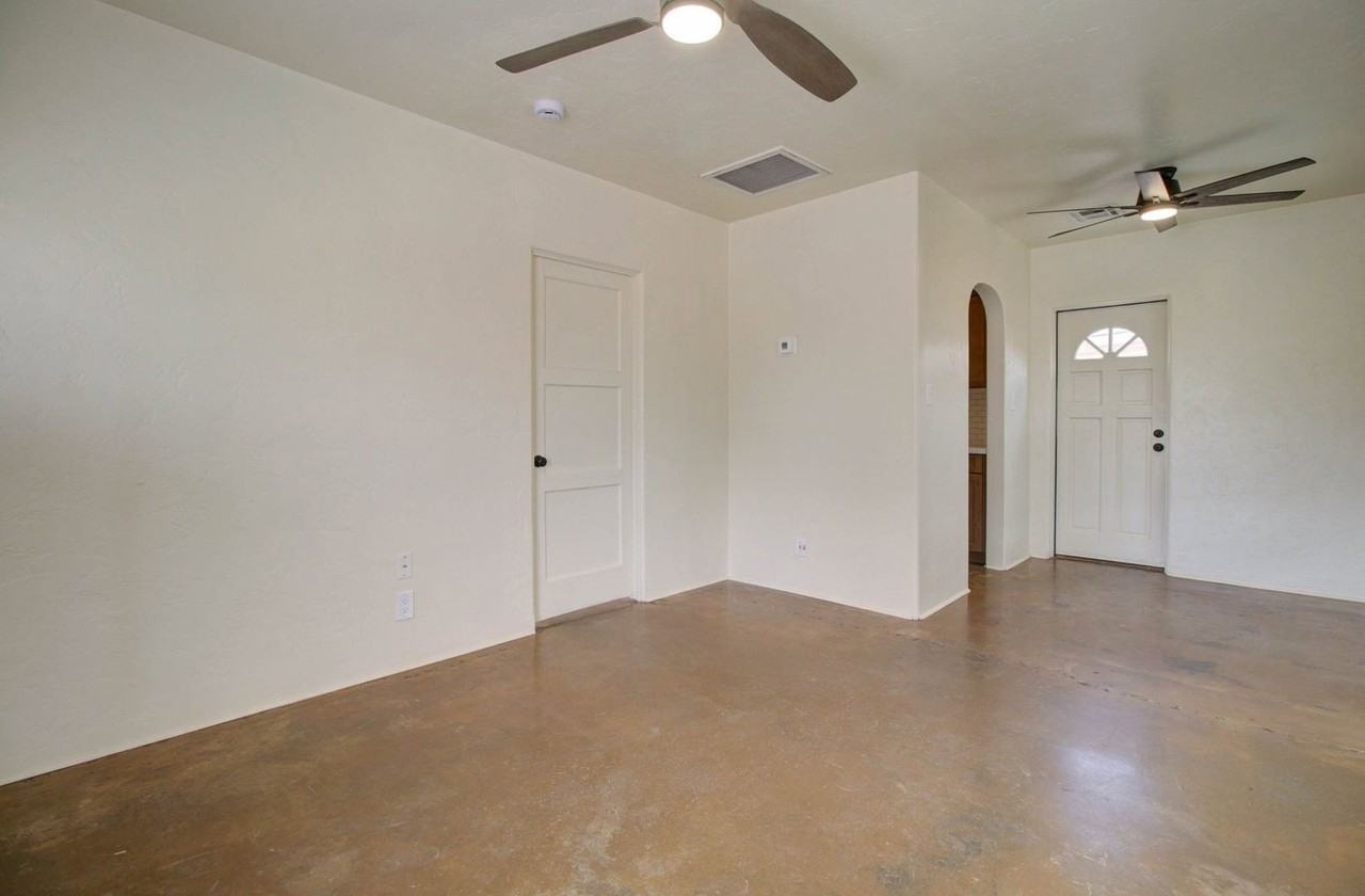 1010 E Coronado Rd - Photo 7 of 24