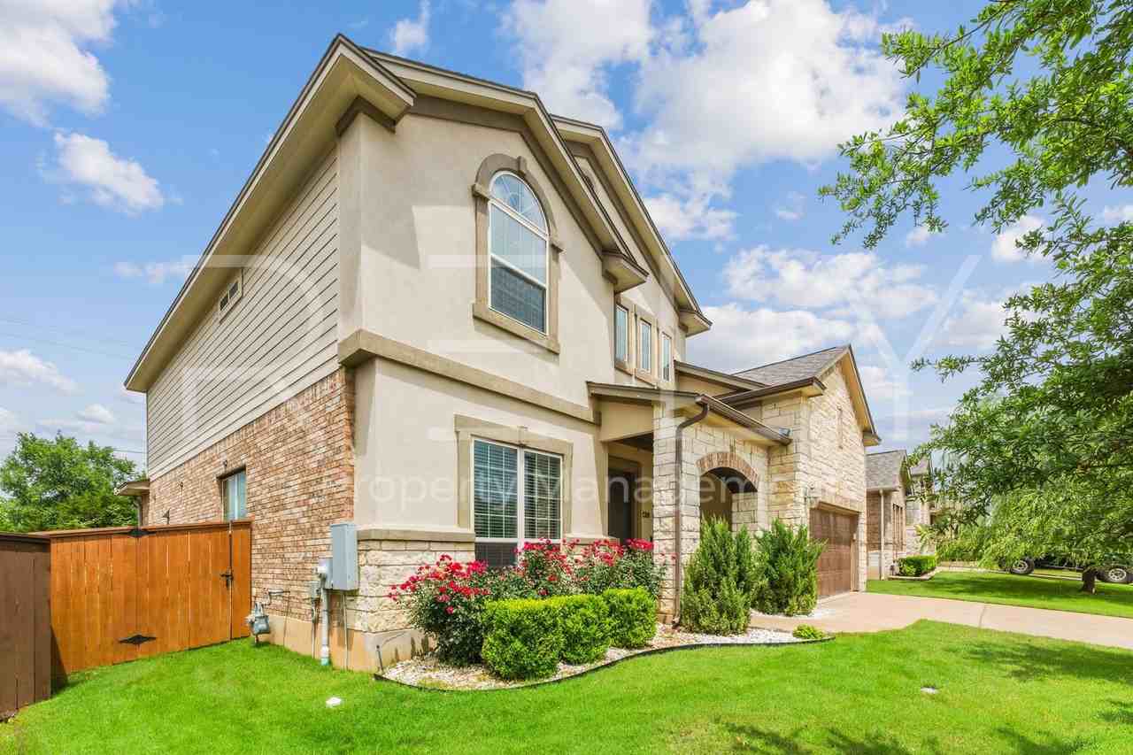 240 Cross Timbers Dr - Photo 2 of 50