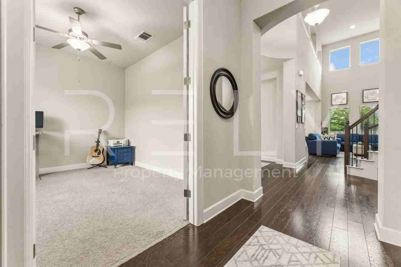 240 Cross Timbers Dr - Photo 5 of 50