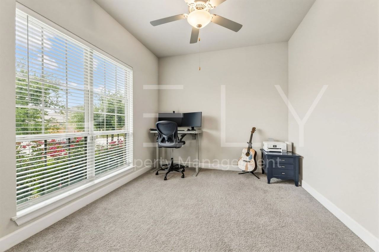 240 Cross Timbers Dr - Photo 6 of 50