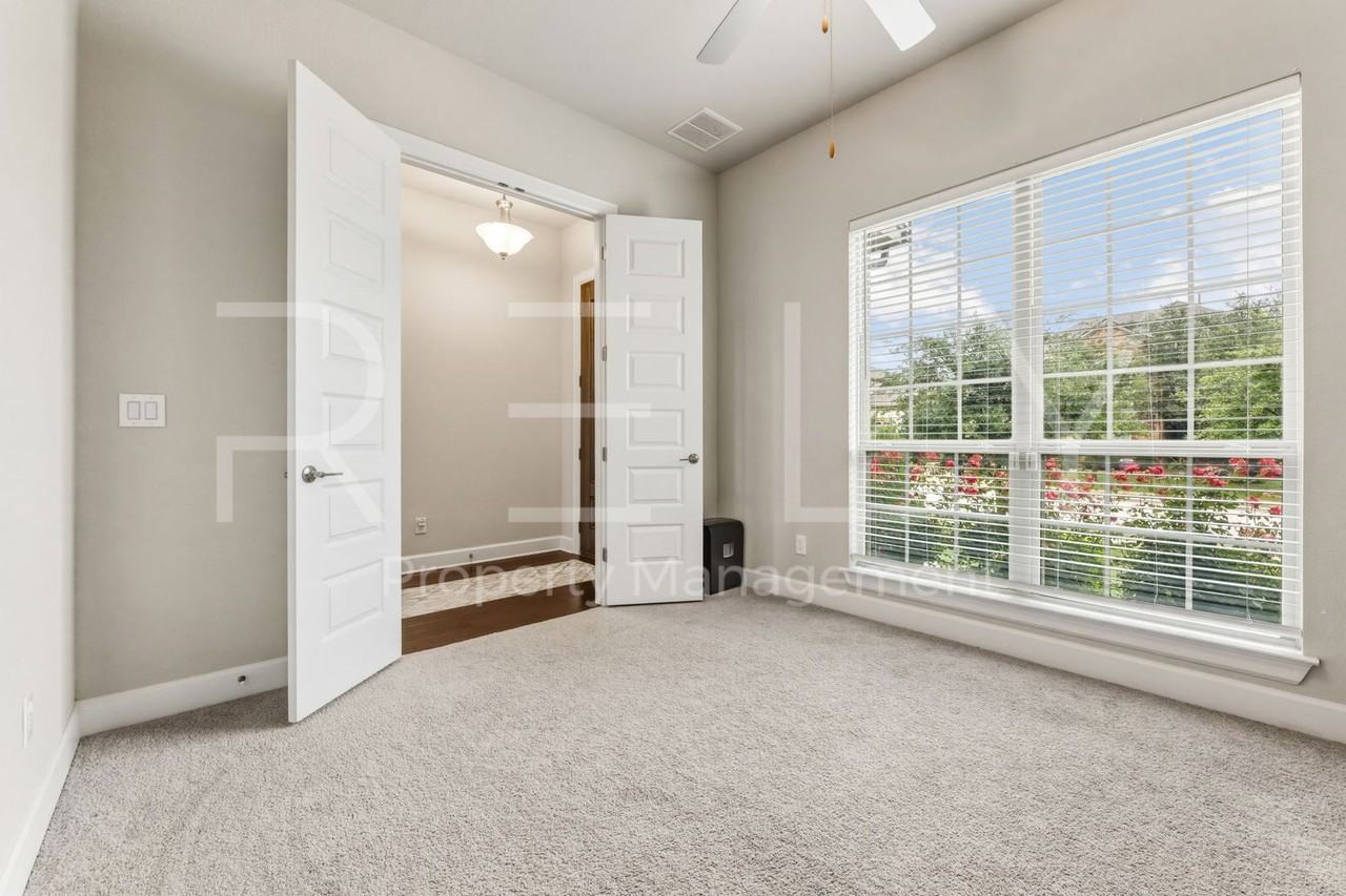240 Cross Timbers Dr - Photo 7 of 50