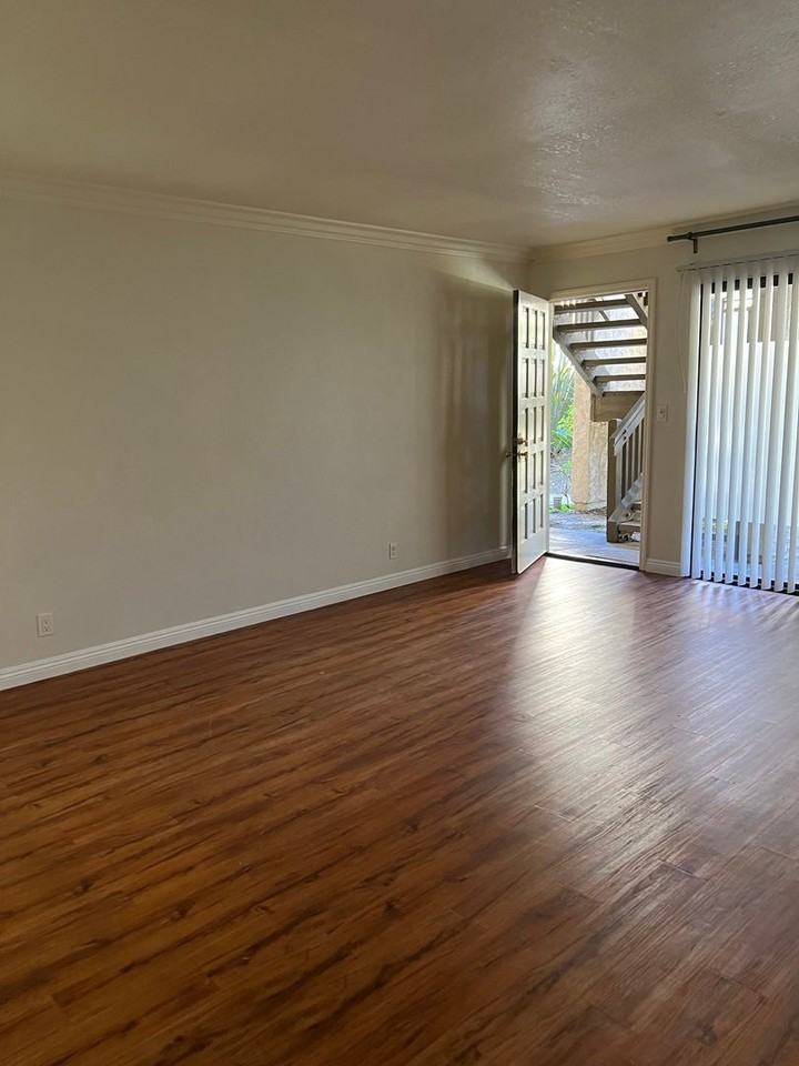 7623 Bay Dr - Photo 2 of 8