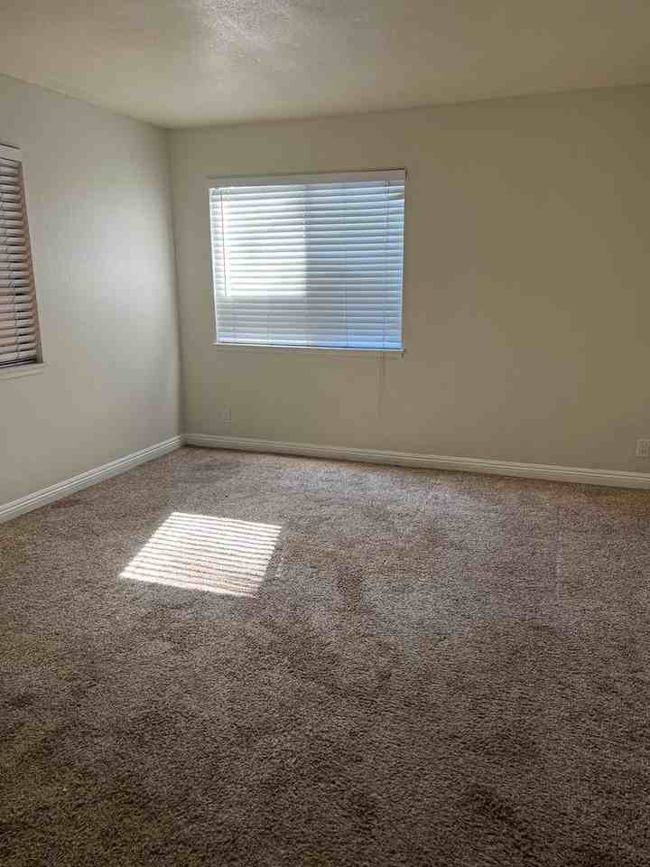7623 Bay Dr - Photo 5 of 8