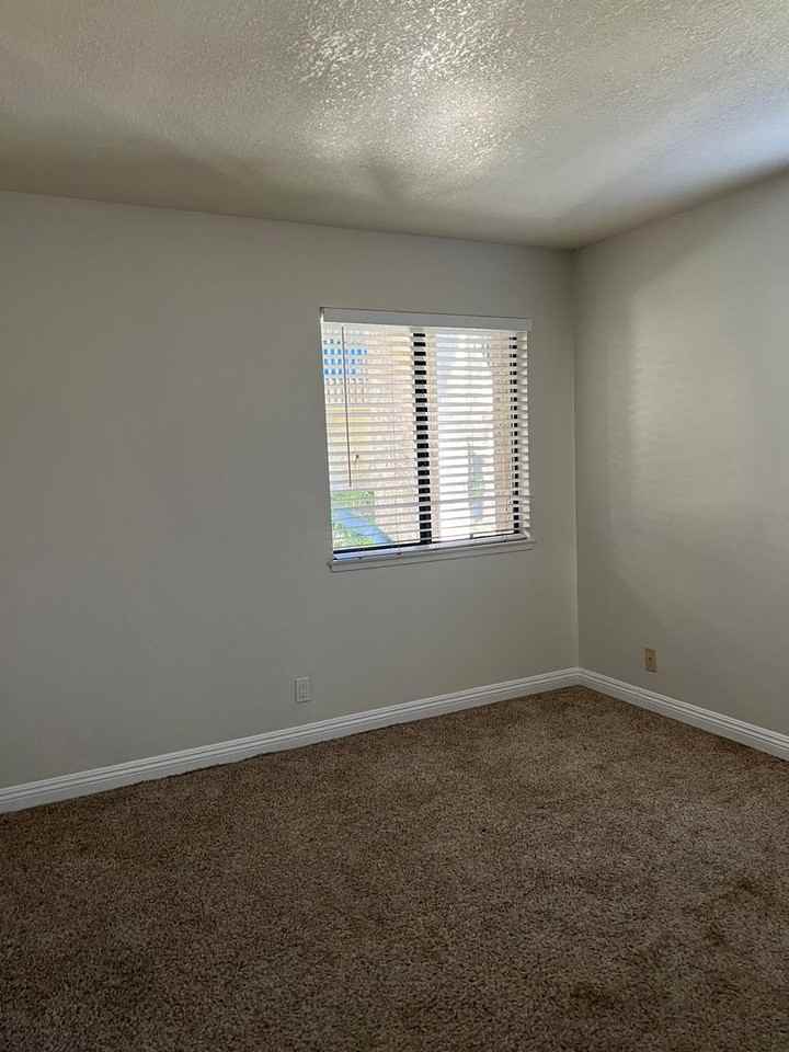 7623 Bay Dr - Photo 6 of 8