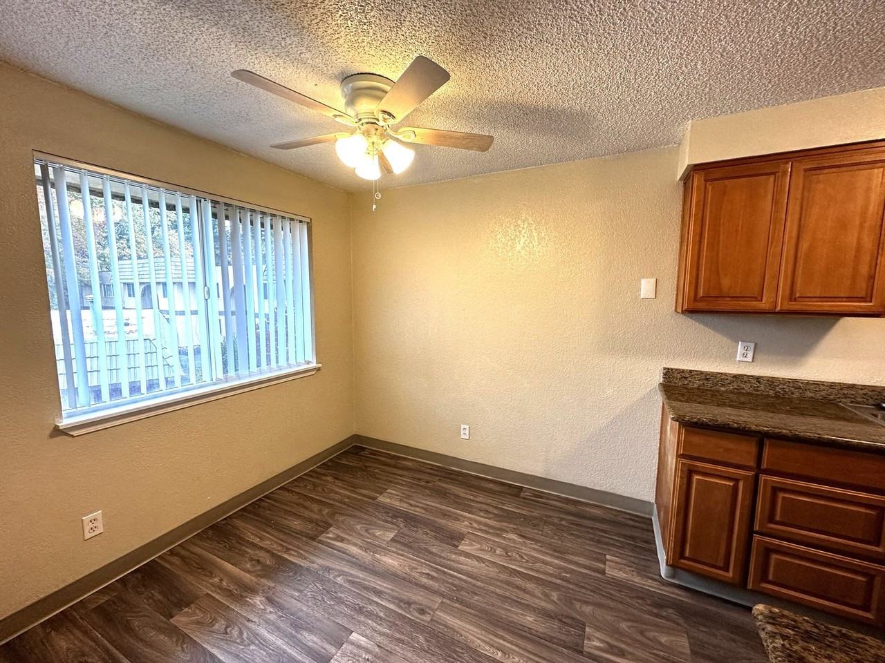 Ridgecreek Manor Apartments - Photo 3 of 22