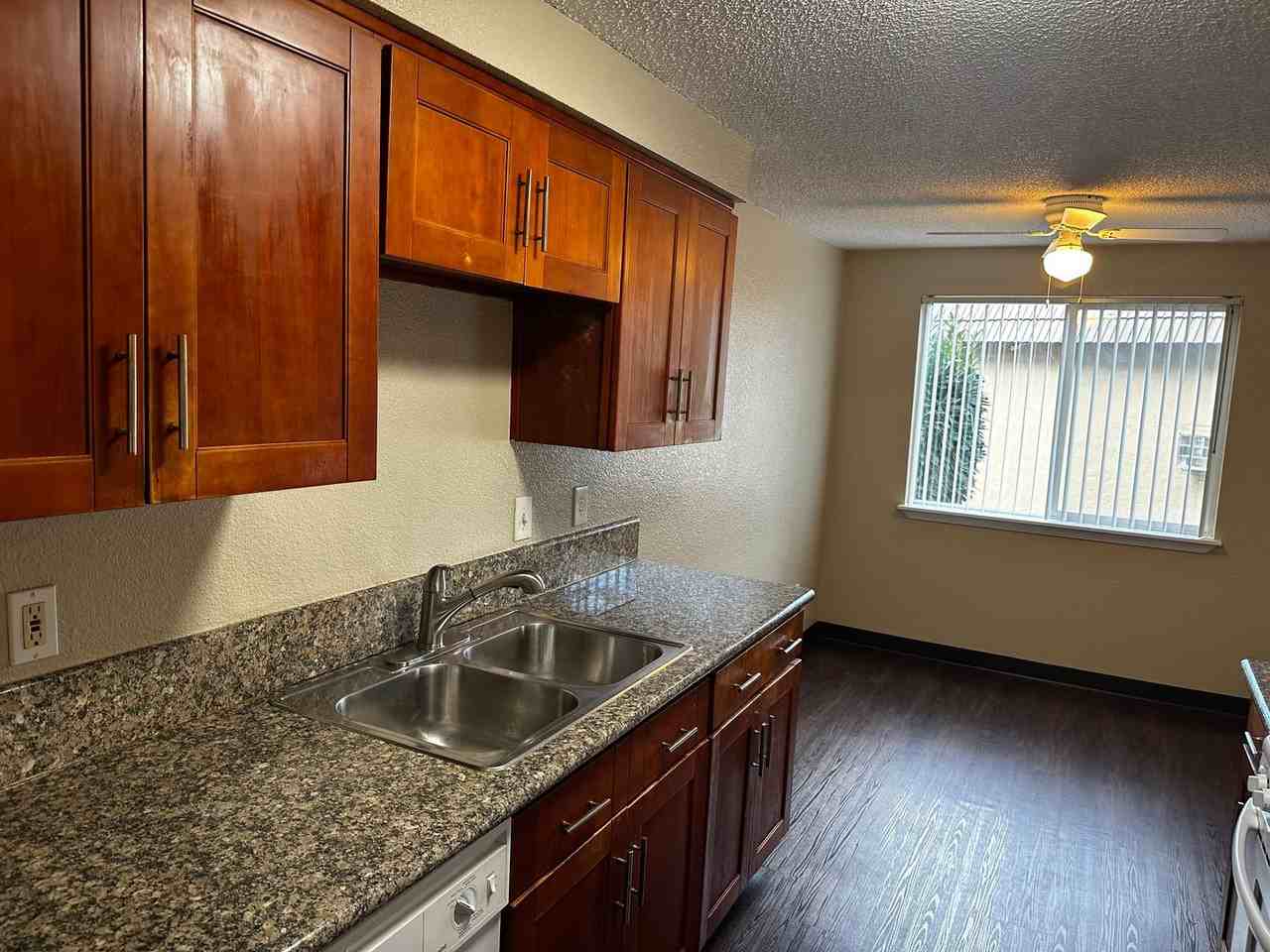 Ridgecreek Manor Apartments - Photo 4 of 22