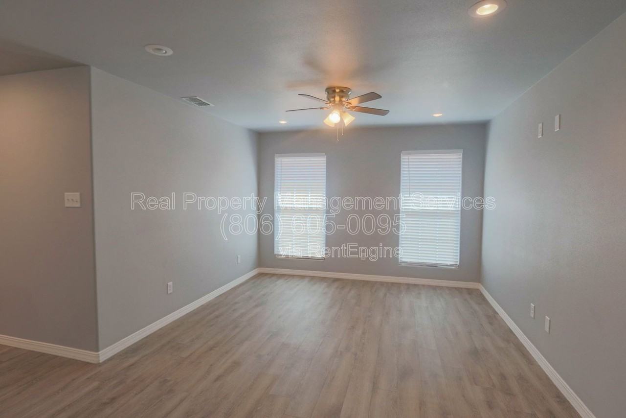 1306 N Clinton Ave #B - Photo 2 of 11