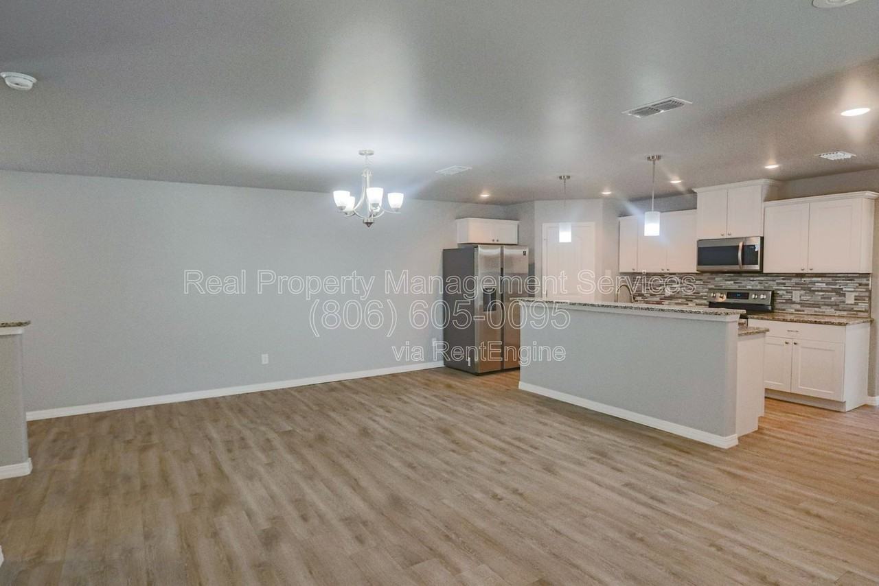 1306 N Clinton Ave #B - Photo 3 of 11