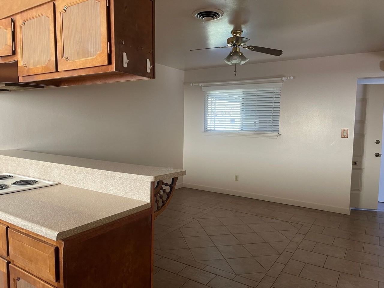 735 Christine Ave - Photo 4 of 26