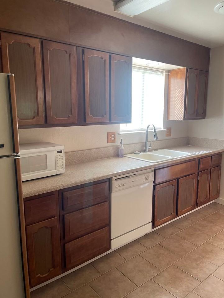 735 Christine Ave - Photo 5 of 26