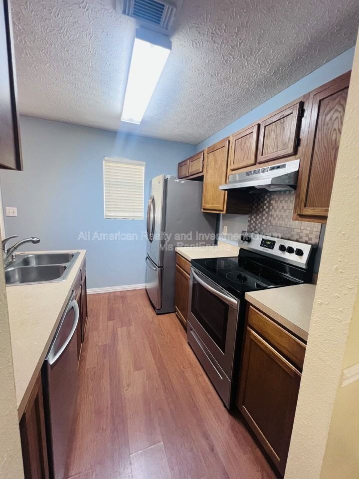 1815 Pointed Leaf Ln - Photo 4 of 17