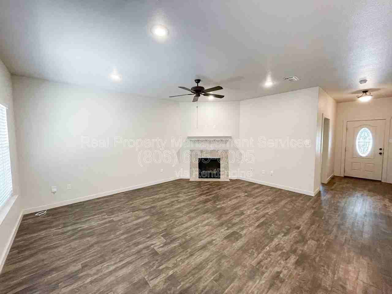 2112 9th St - Photo 3 of 15