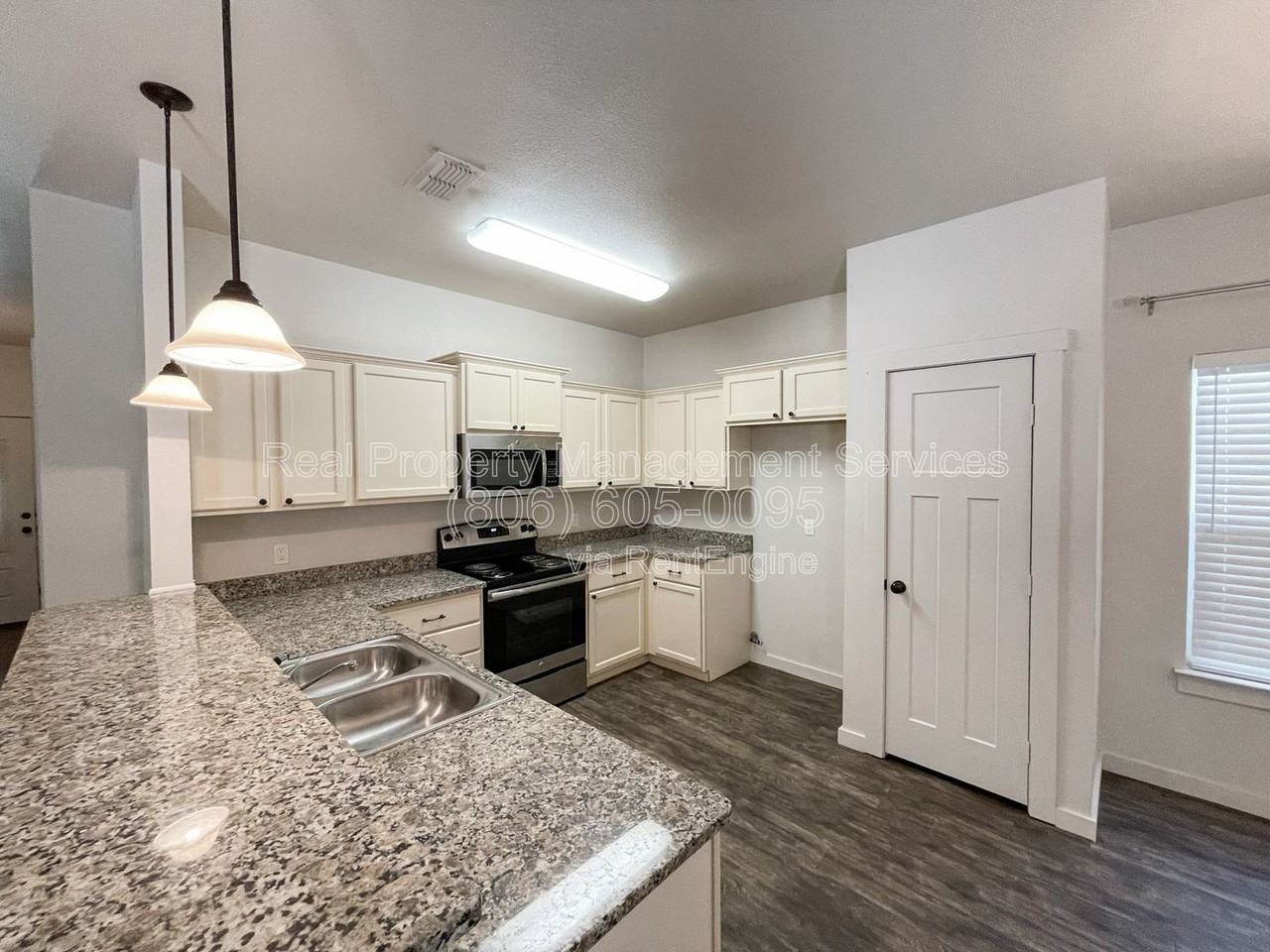 2112 9th St - Photo 4 of 15