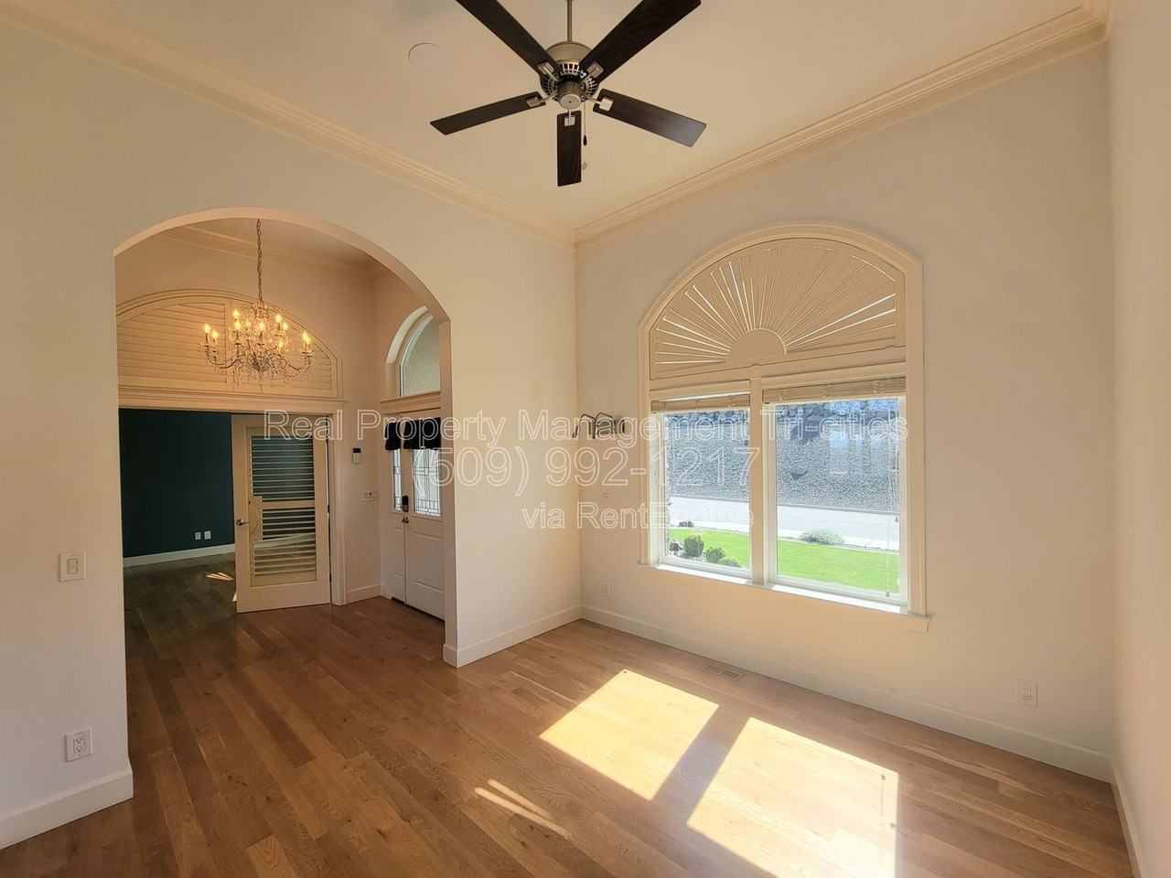 1644 Naples Ln - Photo 4 of 22