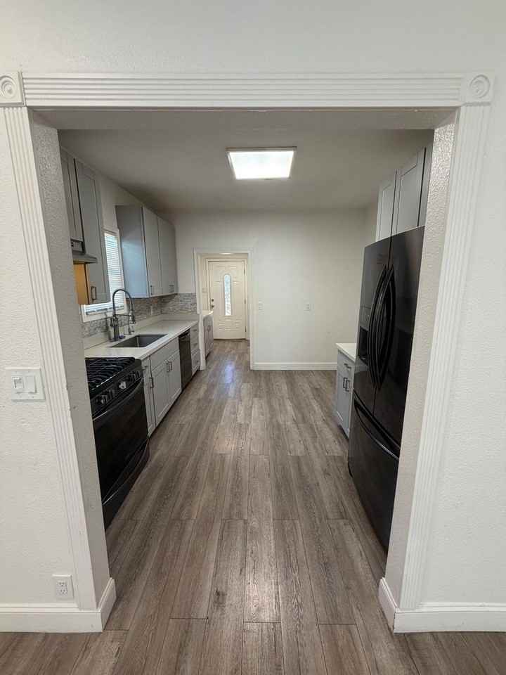 810 E Olive Ave - Photo 2 of 6