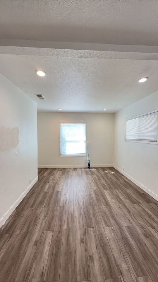 810 E Olive Ave - Photo 3 of 6