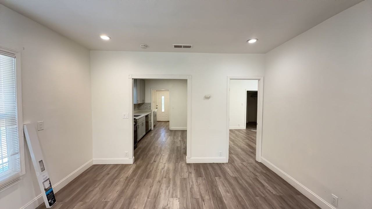 810 E Olive Ave - Photo 5 of 6