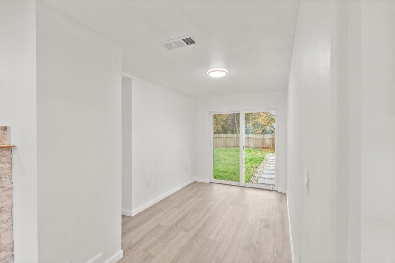 2391 Carlsbad Ave - Photo 6 of 12