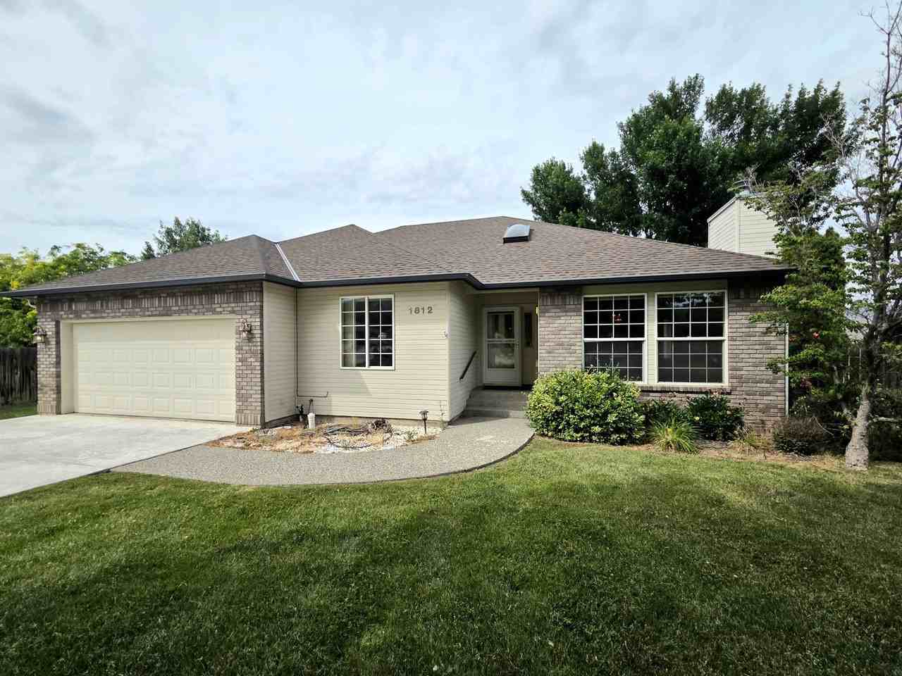 1812 Aspen Pl - Photo 2 of 41