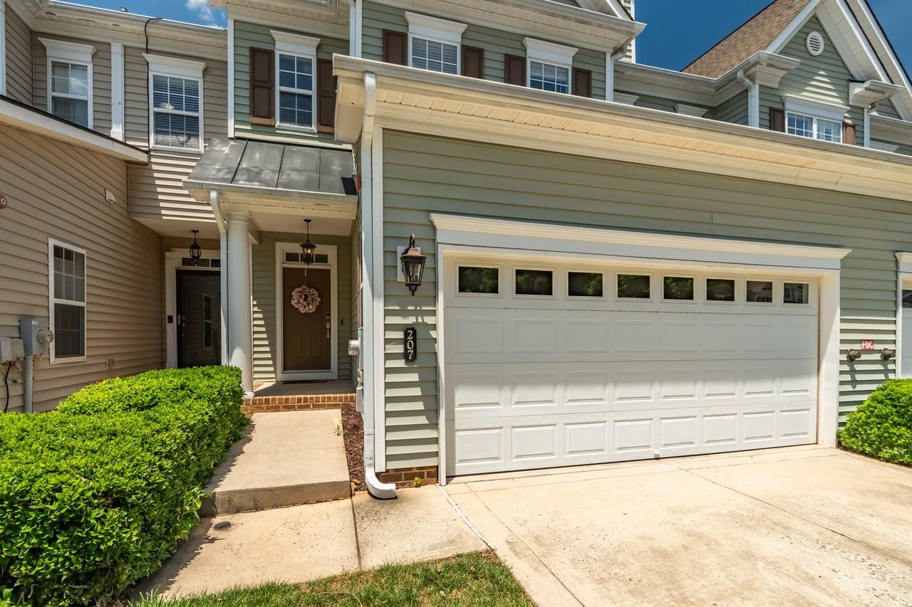 207 Towne Ridge Ln - Photo 3 of 35